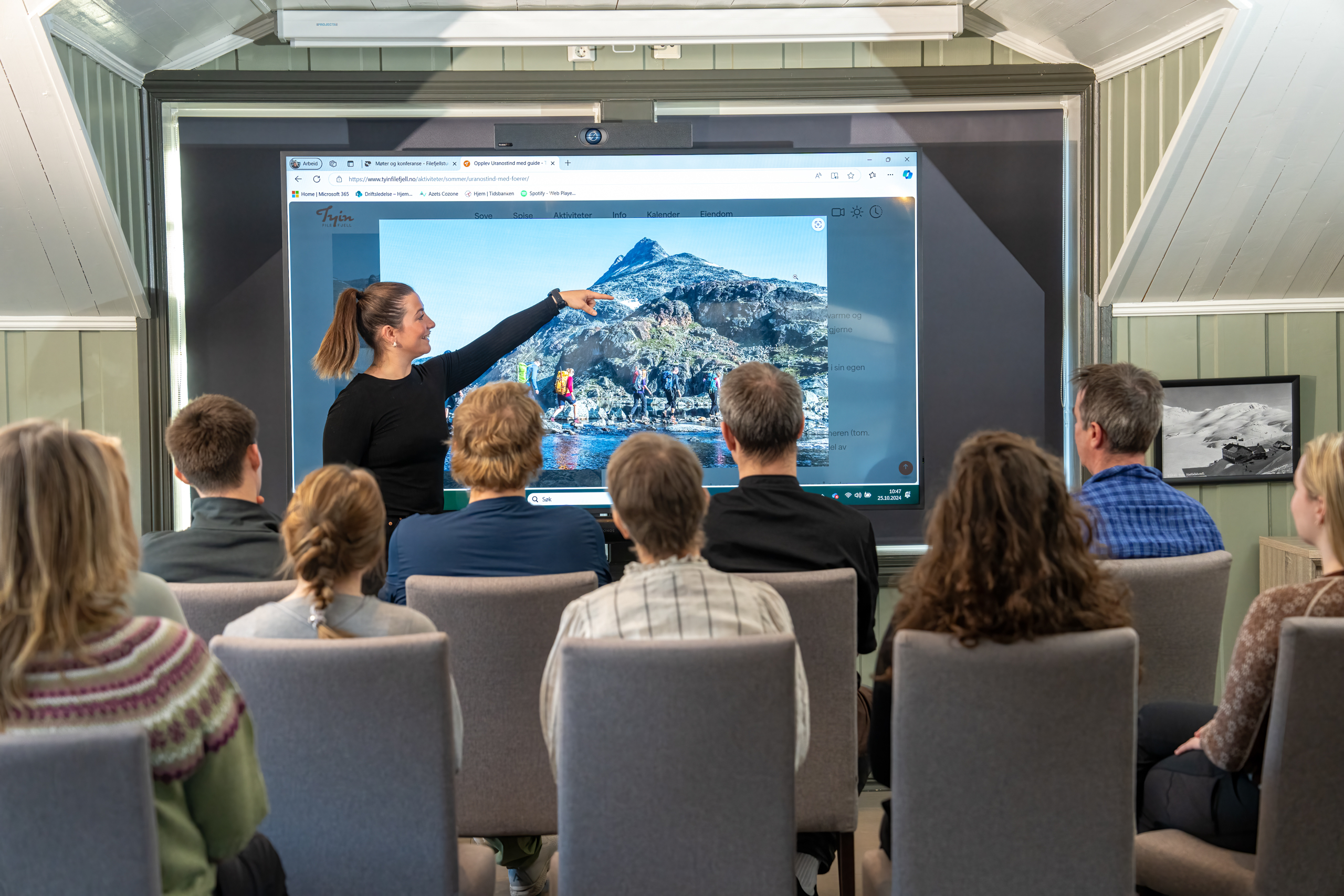 Foredrag og presentasjon i møterom på Filefjellstuene