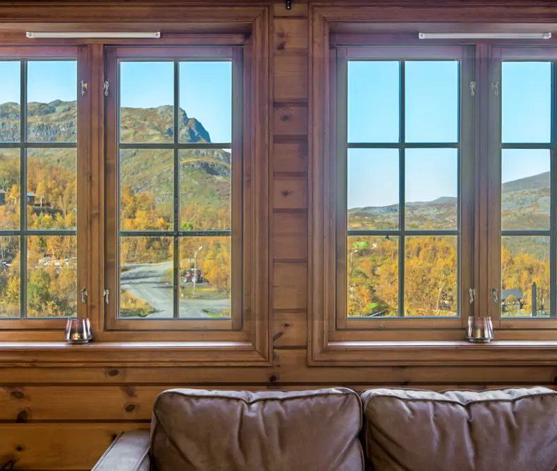 Stue med utsikt i leilighetene på Filefjellstuene