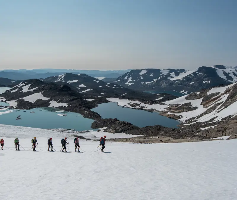 På tur oppover Uranosbreen i taulag