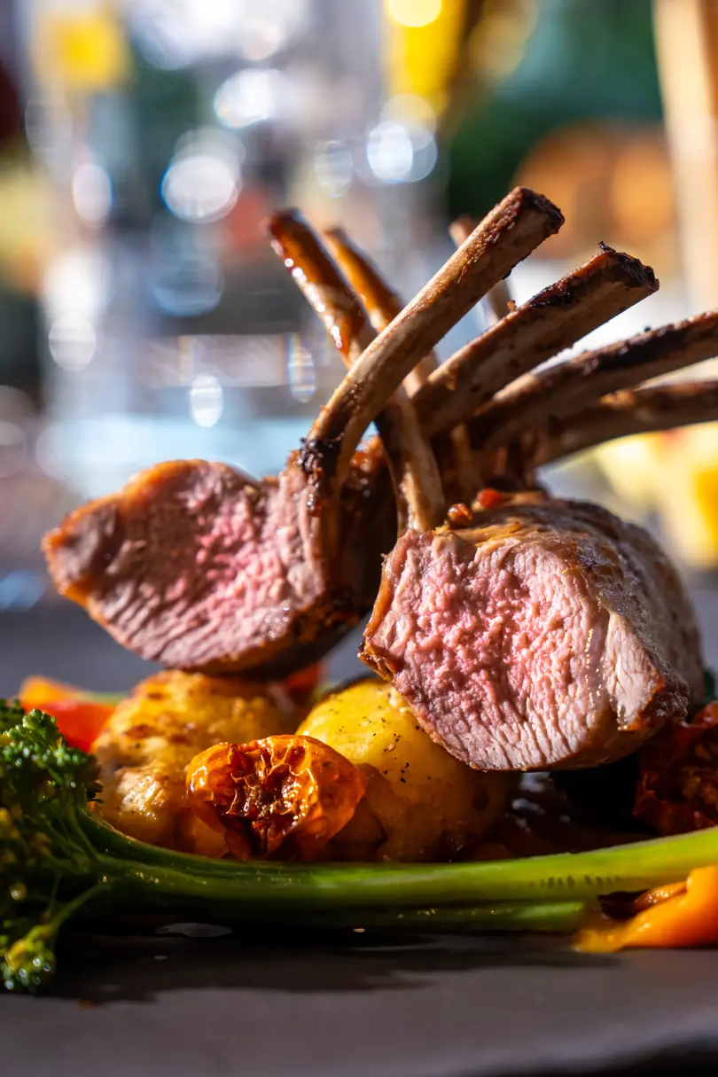 Dinner dish with local meat served at Filefjellstuene