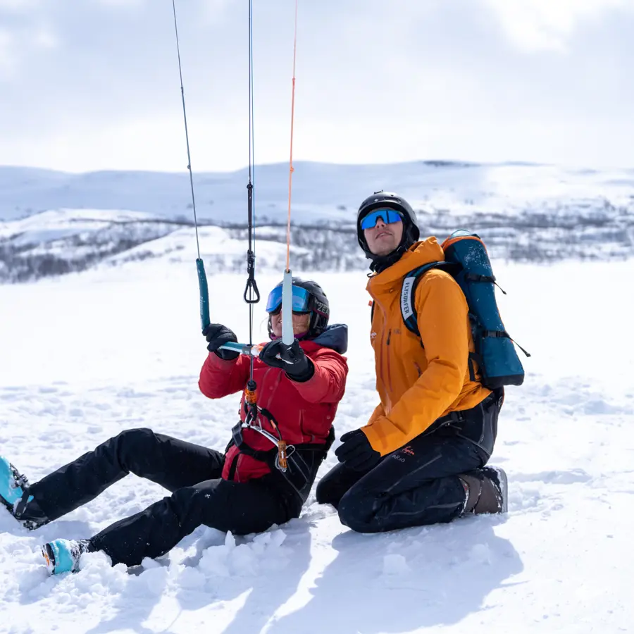 Kite course with a guide from Tyin Aktiv who instructs the participants