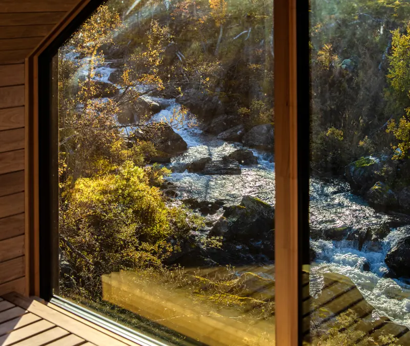 Badstuen på hotellet Filefjellstuene, med utsikt over elva Begna