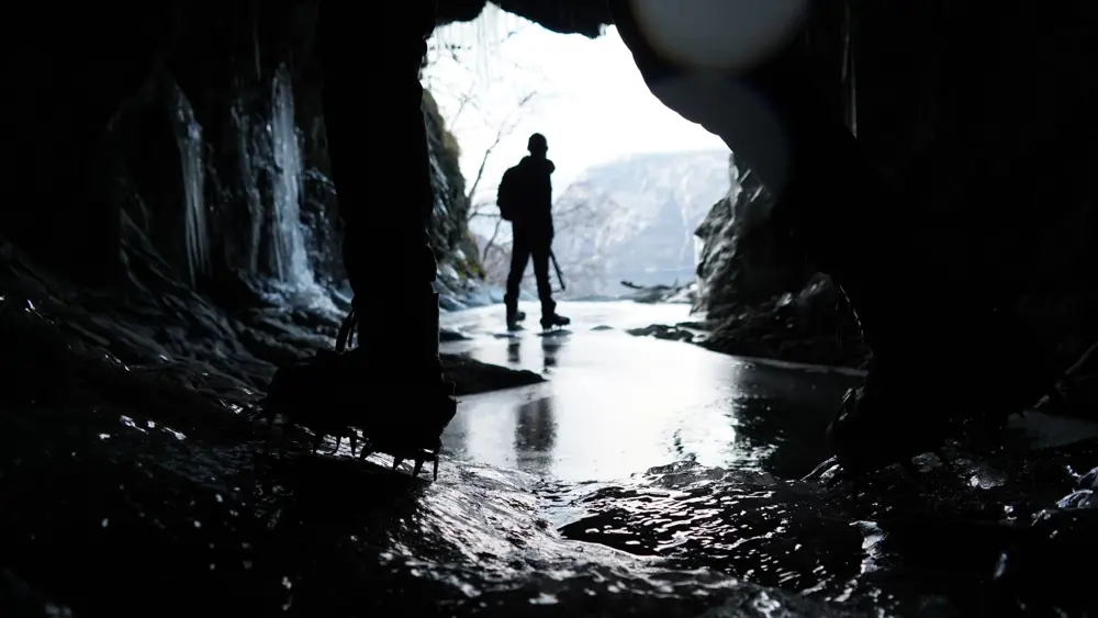 Person i tunnelen Owemigen.