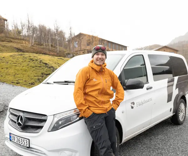 Guide fra Tyin Aktiv klar for å transportere gjester trygt til dagens aktivitet