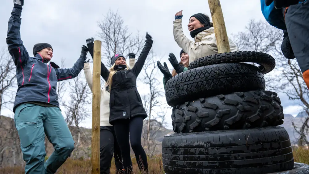 Kollegaer og venner på teambuilding på Tyin Filefjell, her under Hanois tårn 