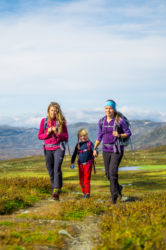 Familie på tur på Kongevegen over Filefjell