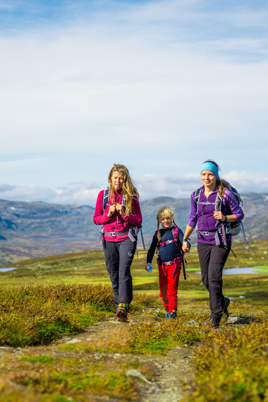 Familie på tur på Kongevegen over Filefjell