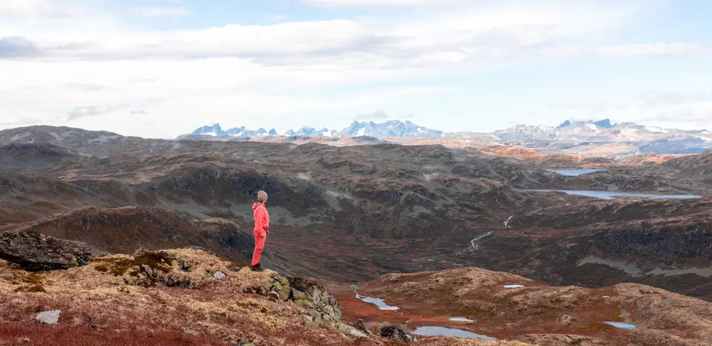 Høsttur til Skørsnøse med fjellutsikt mot Jotunheimen