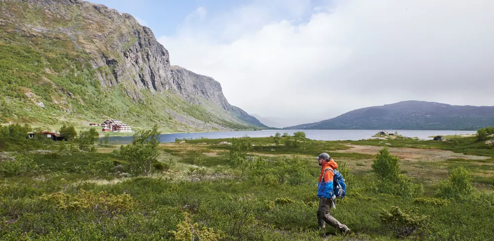 Turgåer på tur rundt Otrøvatnet