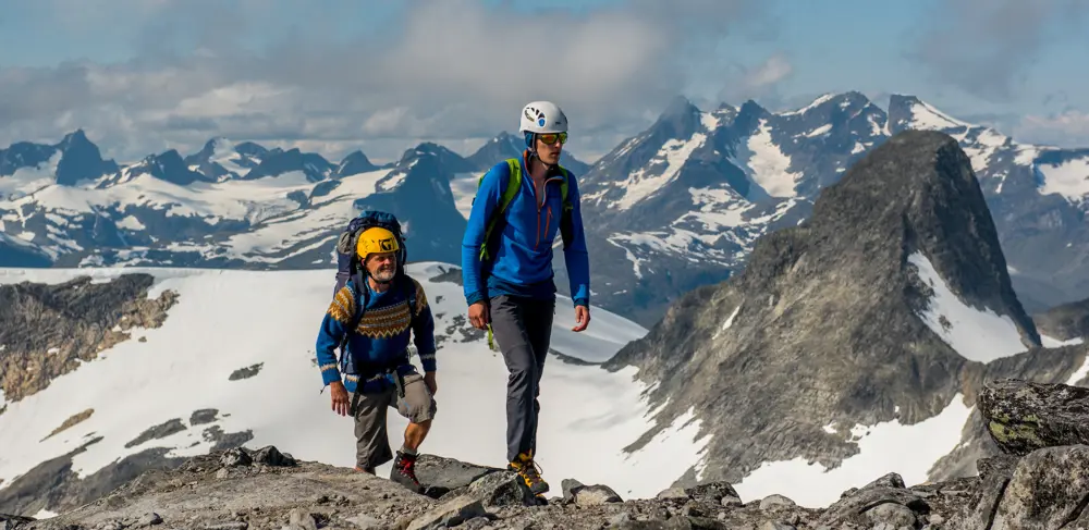 Summit hike with guide – participants heading towards Falketind with Tyin Aktiv