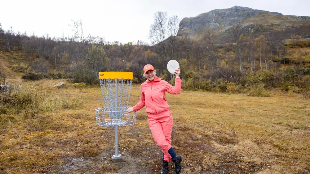 Participant ready to play frisbee golf at Tyin Filefjell